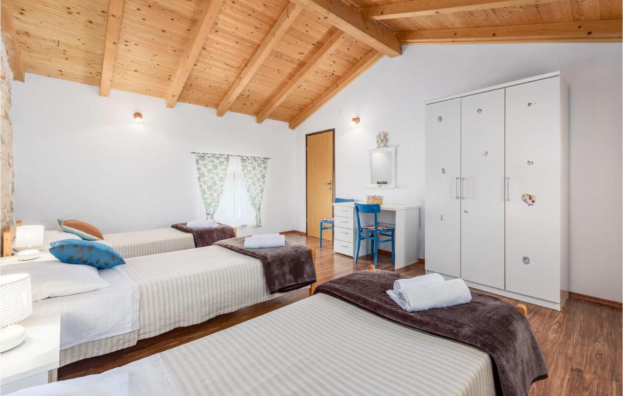 Cozy Home In Pamici With Kitchen Exteriör bild