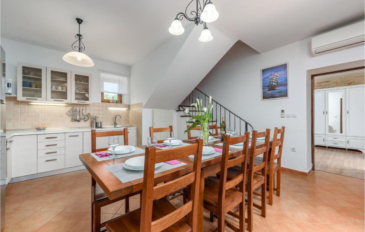 Cozy Home In Pamici With Kitchen Exteriör bild