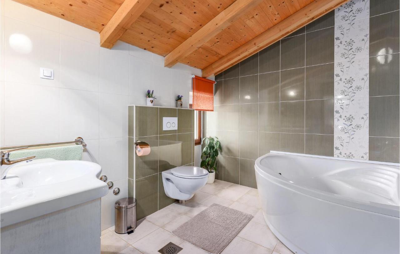Cozy Home In Pamici With Kitchen Exteriör bild